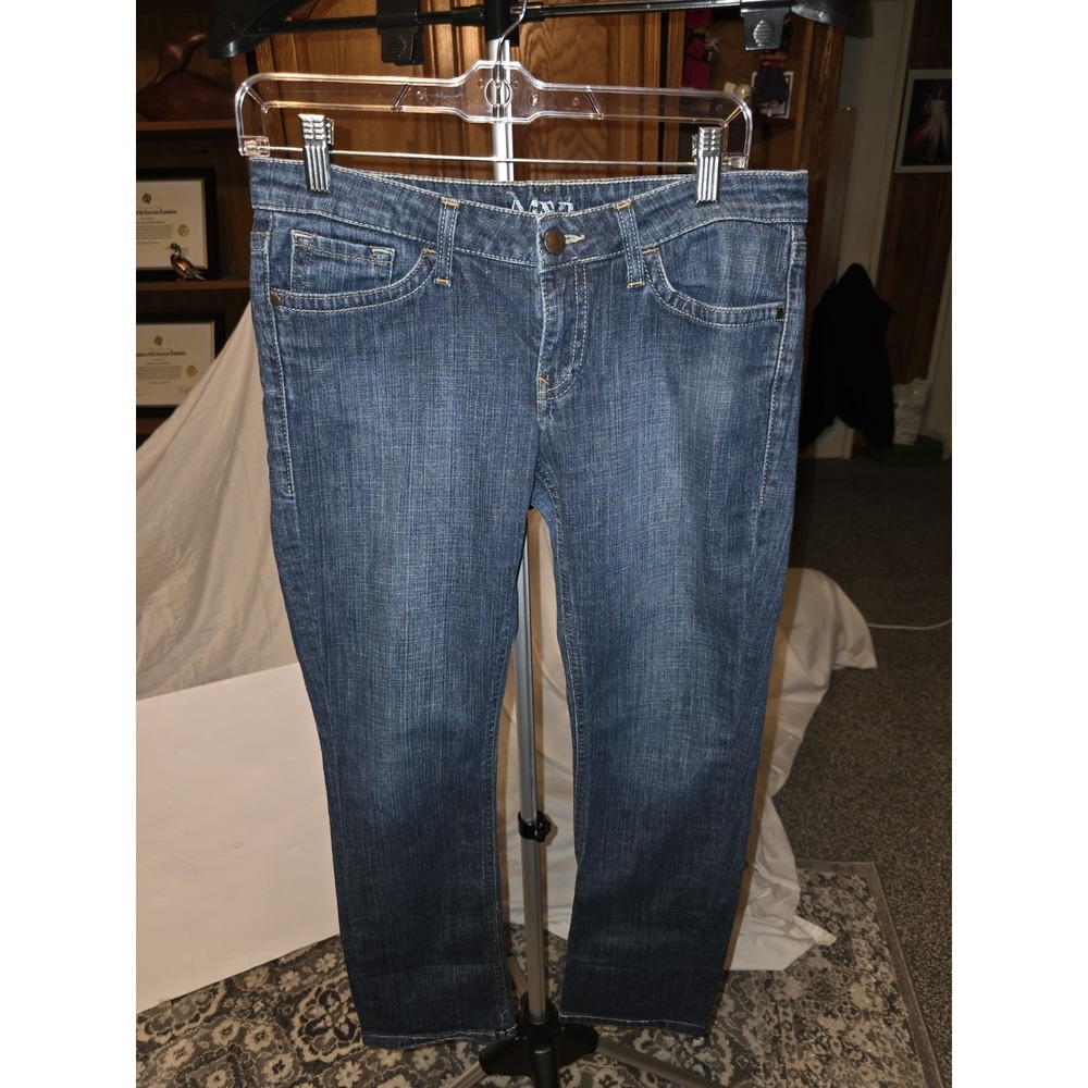 I mavi Jeans Straight Lega Size 29. Low Rise 15" Waist, 7" Rise, 27" Inseam....